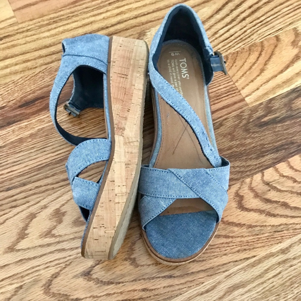 Toms sandals on platform size 9 W